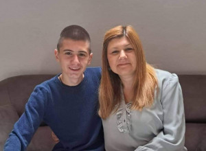 NEMANJA (14) IZ ČAČKA IMA VELIKO SRCE Odvajao od džeparca da kupi sebi autiće, a sada je svoju kolekciju prodao u humanitarne svrhe i sav novac dao za lečenje bolesnih
