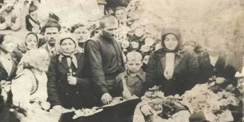 SLIKA KOJA JE POKRENULA LAVINU KOMENTARA NA INTERNETU 10 običaja koja se i dalje praktikuju u selima Istočne i Južne Srbije (FOTO)