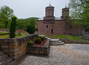 OVDE SE ČUVA ČESTICA MOŠTIJU SVETE PETKE Manastir kod Paraćina krije neobičnu priču, narod veruje da je voda ovde lekovita