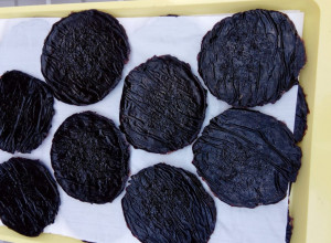 KAKO NAPRAVITI NAJSTARIJI SRPSKI SLATKIŠ SA SAMO 2 SASTOJKA Naše bake su ga često pravile, obožavali su ga vojnici, a nikada ne može da se pokvari