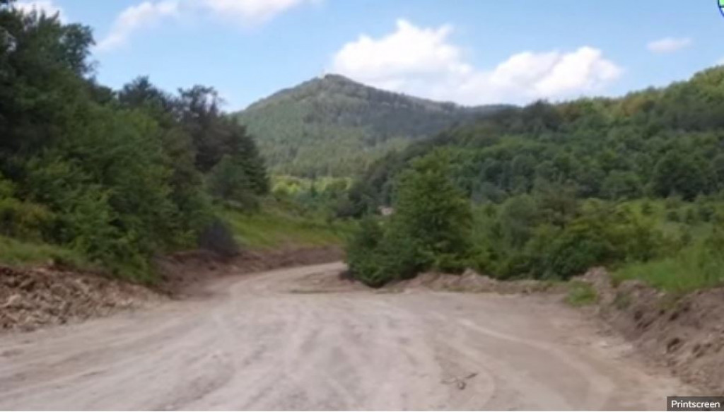 LJUDI NE MOGU DA VERUJU ŠTA VIDE Preko Radan planine prošao autobus posle 55 godina