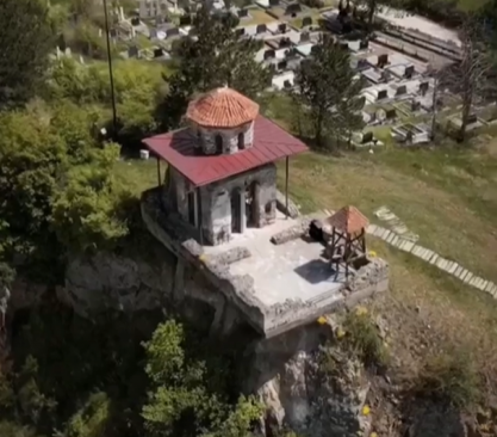 STARA PAVLICA JE MAGNET ZA TURISTE Sve je više ljudi koji bi ovde da se venčaju, a poseduje i freske slične Đurđevim Stupovima