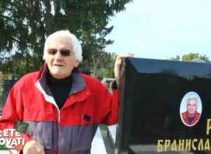 PREDVIDEO KAD ĆE UMRETI, PA UREZAO NA SPOMEN-PLOČU: Smrti se ne boji, odredio i kad će supruga „otići na onaj svet“