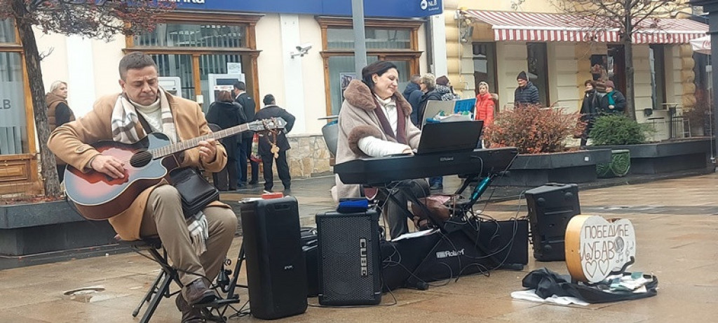 OBLAČNE DANE OBOJILI MUZIKOM "Ako Vam smetaju ulični svirači, oni će otići gde ih niko neće naći"