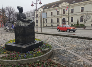SLOBA JEDINI PREDSEDNIK KOJI JE IMAO DVA "DOČEKA": Sa ovog mesta ga gađali jajima, dok su mu sa druge strane ulice klicali