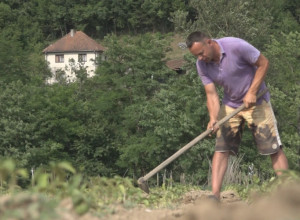 NJEGOŠ IZ PRIJEPOLJA PRONAŠAO LJUBAV SVOG ŽIVOTA Devojke kad me vide sa motikom i frezom, odmah beže, ovako je pričao kralj paprike, ali sada je sve drugačije
