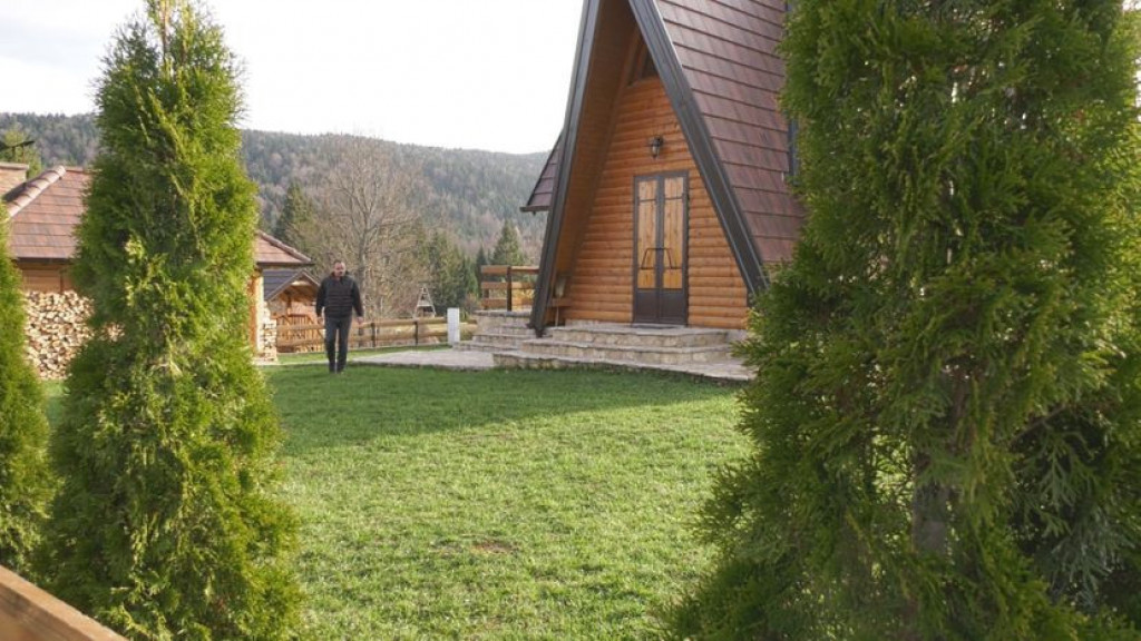 BEOGRAĐANI POLUDELI ZA PLACEVIMA Smeštena u samom srcu Tare, postala jedna od najtraženijih lokacija u Srbiji