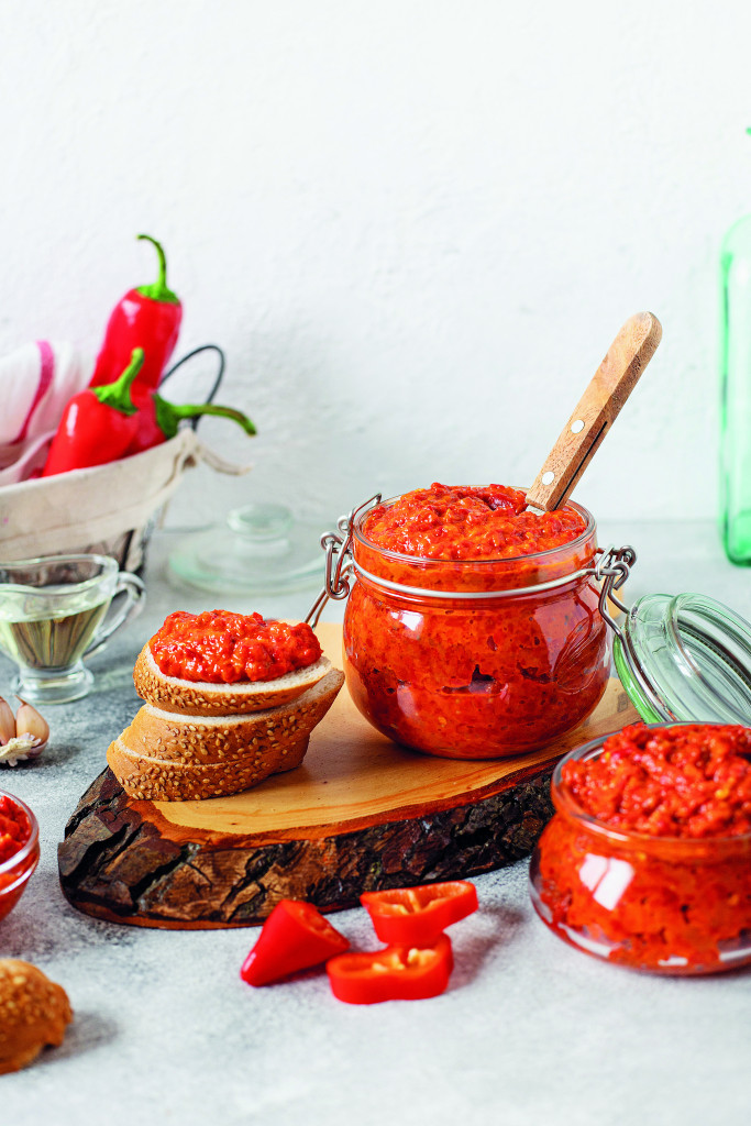 Najbolji recept za ljutenicu: Ukusan prilog uz svako jelo, a pravi se veoma jednostavno