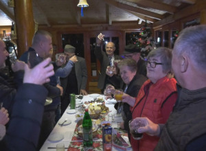 Neverovatna slika za trpezom Radibratovića: Sastali se braća i sestre koji zajedno imaju pet vekova života