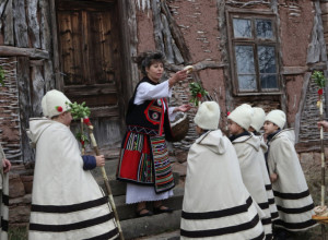 Koledari i "protivlek" za Nekrštene dane, KAŽU DA NOĆU MOGU DA SE DESE STRAŠNE STVARI: Ovo je jedno od NAJJEZIVIJIH VEROVANJA!