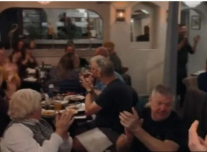 DA LI CRKVA DOZVOLJAVA DA SE SLAVI SLAVA U KAFANI? Ova praksa sve je češća MEĐU SRBIMA, ali mnogi ne znaju ISTINU!