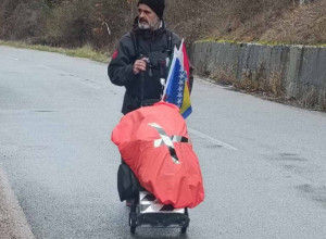 KRENUO NA HODOČAŠĆE U MEKU DUGO ČAK 6.600 KM Oduševljen podrškom koju mu ljudi pružaju na ovom svetom putu, jedan gest na Palama nikad neće zaboraviti