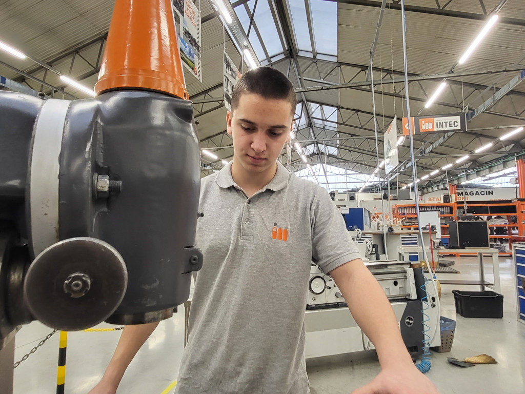 Rad za mašinom nema alternativu, skoro 90 odsto onog što znam naučio sam kroz praksu u fabrici