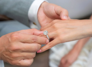 TRADICIJA STARA HILJADAMA GODINA Na kojoj ruci se nosi burma, a na kojoj verenički prsten?