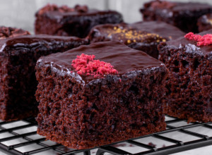 STARINSKI KOLAČ BEZ JAJA: Dvoslojno medeno srce najlepši je posni desert koji ste ikad probali