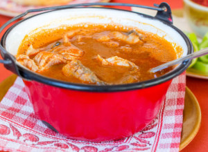 OVAKO SE PRAVI NAJUKUSNIJA RIBLJA ČORBA ZA VREME POSTA: Pikantna i jednostavna - recept dunavskog alasa