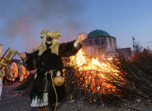 DANAS SU BELE POKLADE, POSLEDNJA NEDELJA PRED VASKRŠNJI POST Svi koji žele da očiste dušu od greha poštuju običaje
