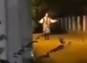 Misteriozna žena sa Zvezdare koja igra u narodnoj nošnji NOĆU postala viralna na mrežama: Milioni ljudi širom sveta su prestravljeni