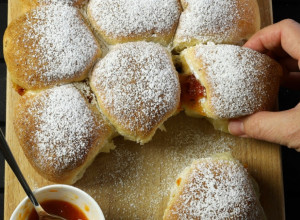 OVO JE RECEPT ZA NAJMEKŠE TESTO Tradicionalne buhtle sa džemom, i to posne!