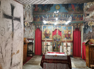 KANDILO u ovoj svetinji NIKADA SE NIJE GASILO: Odoleva vekovima, mnogi su se na ovom mestu uz molitvu i SVETI BOR izlečili (FOTO)