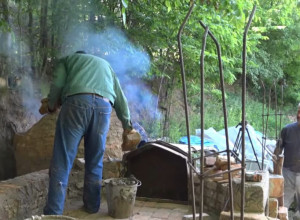 Miroslav je najneobičniji zidar u Srbiji jer pravi dobre stare furune, njegove kućice su poslednji dom za hiljade prasića