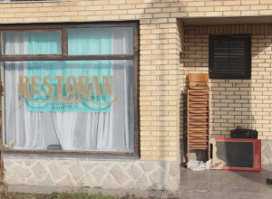 Nema više pevačica po stolovima, niti miriše pečenje: Tužnu sudbinu doživela je čuvena Ibarska magistrala, svaka druga kafana zatvorena