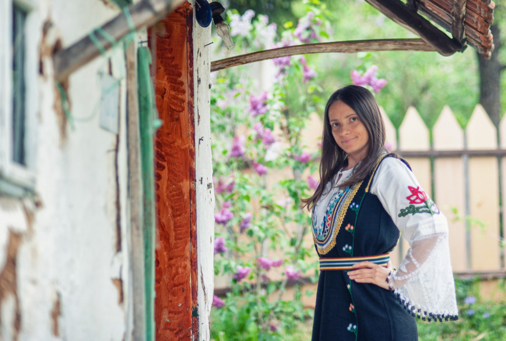 VEČITA DILEMA: SRBIJANKA ILI SRPKINJA? Fotografija četiri devojke sa Balkana „posvađala“ Tviter