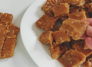 STARI RECEPT ZA UKUSNU POSLASTICU Domaće karamele s orasima fantastično idu uz kafu