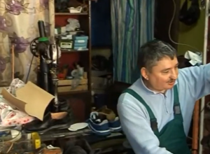Majstor Peka je jedan od poslednjih opančara u Srbiji: Njegove "pertlaše" nose i poslanici u srpskom parlamentu