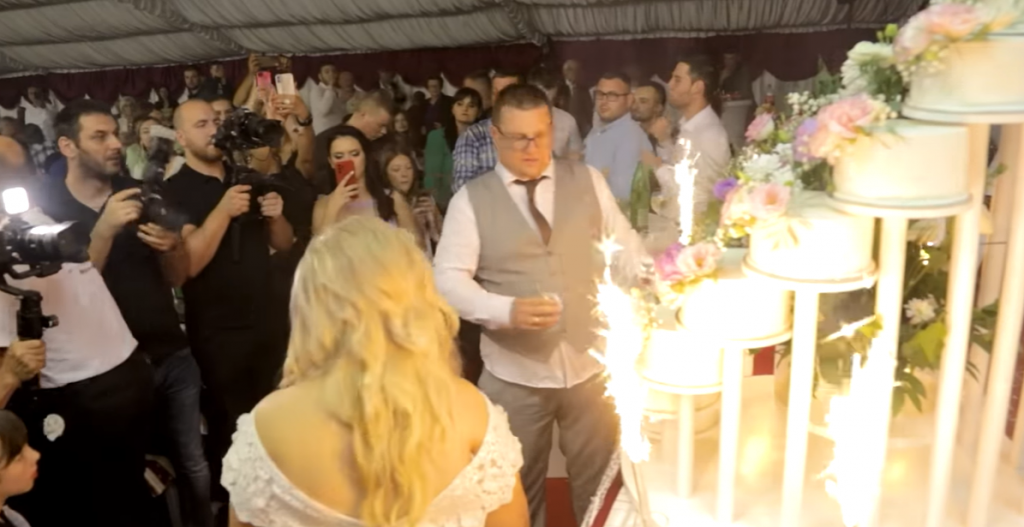 Nezapamćena svadba u Šumadiji SVINJA OD POLA TONE, ženski dever, zaboravljeni običaji, TORTA NA 19 SPRATOVA i 1000 zvanica (FOTO/VIDEO)