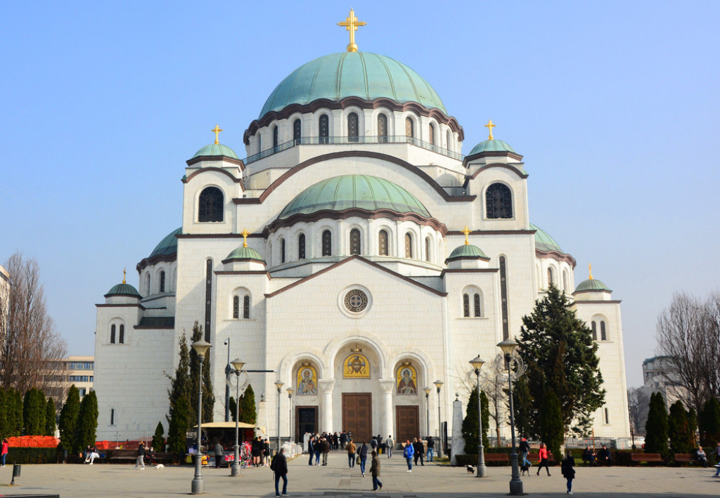 Da li treba da se KRSTITE kada prolazite pored CRKVE? Sveštenik otkrio da li ovaj običaj ima veze sa pravoslavljem