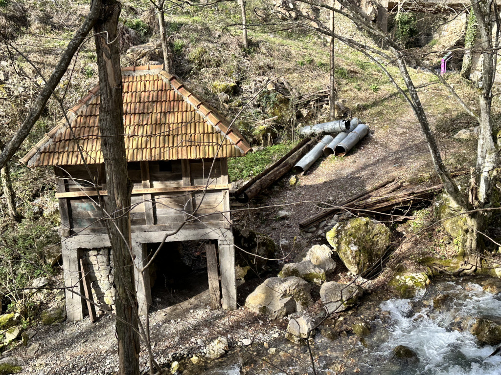 SABLASNA SAVINA VODENICA: Lepote Srbije na mestu koje Srbi izbegavaju i 50 godina posle VAMPIRA!