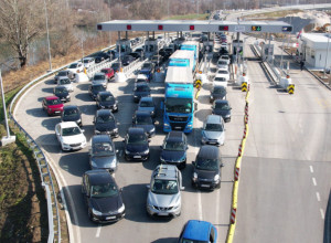A sve se žale kako nema se para i loše se živi: Za 30 odsto više vozila na auto-putu Miloš Veliki tokom praznika nego prošle godine