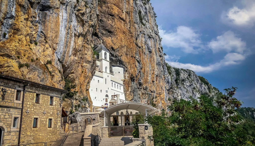 Ko ne sme da uđe u manastir Ostrog: Postoje 2 važna pravila vezana za posetu Svetom Vasiliju Ostroškom