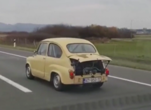 NEMA OVO, NEMA ONO, A IDE! Duhovit snimak Fiće koji ide 140 na sat, gde ga mnogo bolji auto u stopu prati (VIDEO)