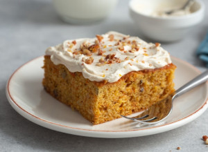 STARINSKA POSLASTICA Kolač od oraha preliven šećernim sirupom, brz i prelep