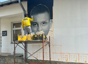 Oslikava se mural za Kristinu, Milana i Dalibora koje je Uroš upucao dok su sedeli na omiljenoj klupici u rodnom selu
