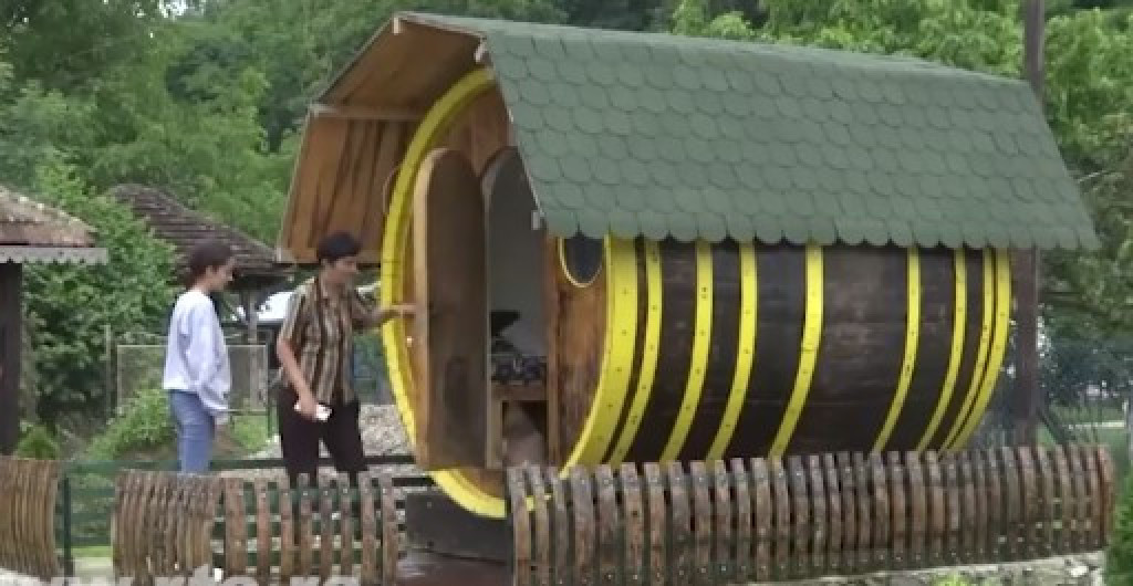 KUĆICE OD BAČVI Tradicija pinterskog zanata u aleksandrovačkom kraju