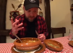 BRITANAC PROBAO 10 SRPSKIH JELA Šta mislite, šta mu se najviše, a šta najmanje svidelo? Za sarmu je imao poseban komentar (VIDEO)