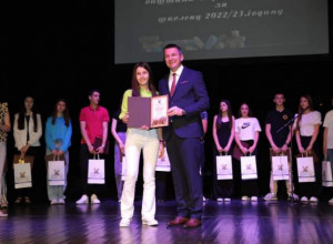 Anđela je ponos Pranjana: Učenica Osnovne škole pohađa program za nadarenu decu iz fizike i ređa uspehe na takmičenjima