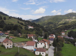 Na ovom mestu sahranjen je kosovski junak: Pavle Orlović povlačeći se iz boja izdahnuo u ivanjičkom selu Osonica, pronađena nadgrobna ploča iz 14. veka