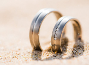 ŠTA ZNAČI KADA MUŽ NOSI JEDNU BURMU, A ŽENA SASVIM DRUGAČIJU: Ako želite da vam brak opstane, nikako ne radite OVO