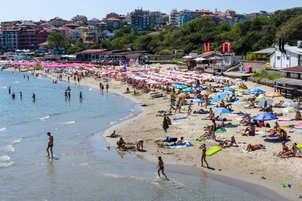 OVO MESTO JE ZA IZBEGAVANJE, KO DOĐE OVDE TEŠKO NJEMU Nenad je otišao u Grčku na more, a zbog turista iz Srbije kaže da mu je umalo preselo