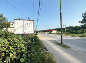 SVI BRUJE O OVOJ ZALJUBLJENOJ ČAČANKI: Pojavio se nesvakidašnji BILBORD sa LJUBAVNOM PORUKOM (FOTO)