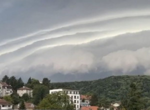 "BABU NAM VRATIO NEKI BRAŠA IZ KAČAREVA": Banaćanin objavio smešnu priču o SUPERĆELIJSKOJ oluji u Srbiji!