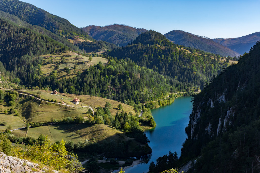 GDE POBEĆI OD VRUĆINE? Ovo je spisak najlepših reka za kupanje u Srbiji (FOTO)