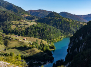 GDE POBEĆI OD VRUĆINE? Ovo je spisak najlepših reka za kupanje u Srbiji (FOTO)