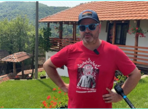 AMERIKANAC POSETIO PIROTSKO SELO Oduševljen peglanom kobasicom i seoskom lepotom!