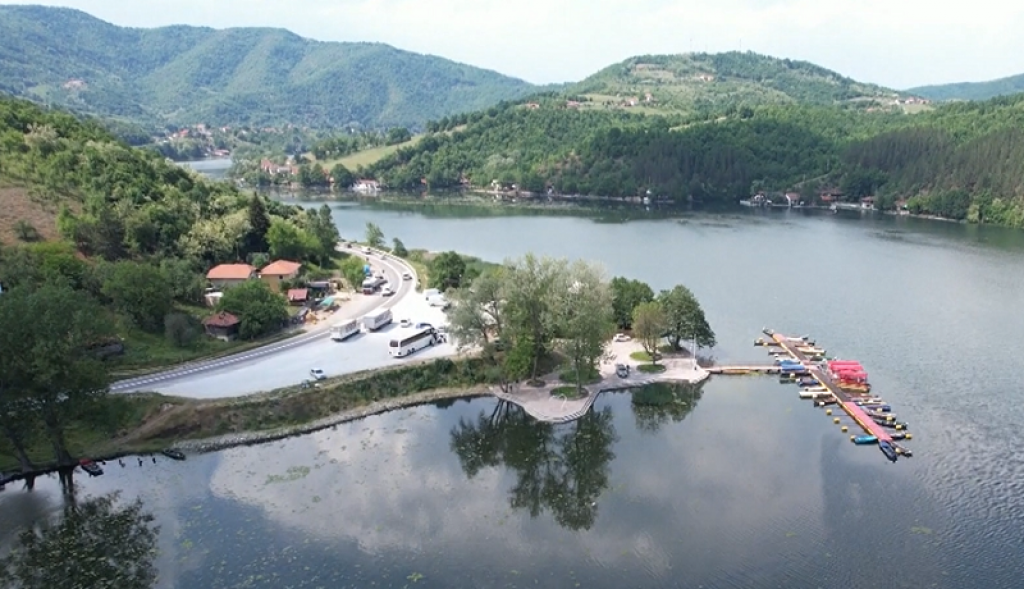 SAVRŠENO ZA PRAZNIKE Tada se broj ljudi utrostruči, netaknuta lepota i srednjovekovni manastiri privlače goste, a blizu je i Beograd (FOTO)