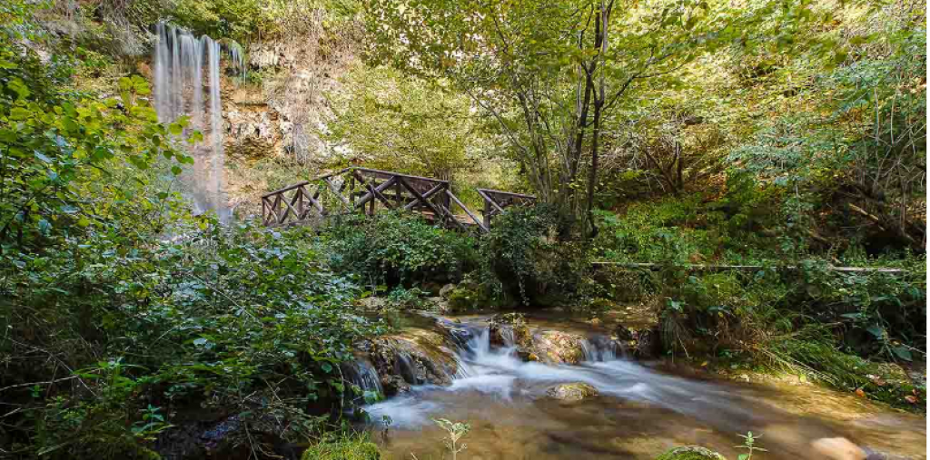 LISINE Mesto gde se ukrštaju vodopad, pećine i sveta zemlja